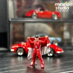 Figure F1 Charles Leclerc cầm cờ