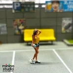 Fig nữ cầm túi vuốt tóc - Ảnh 2